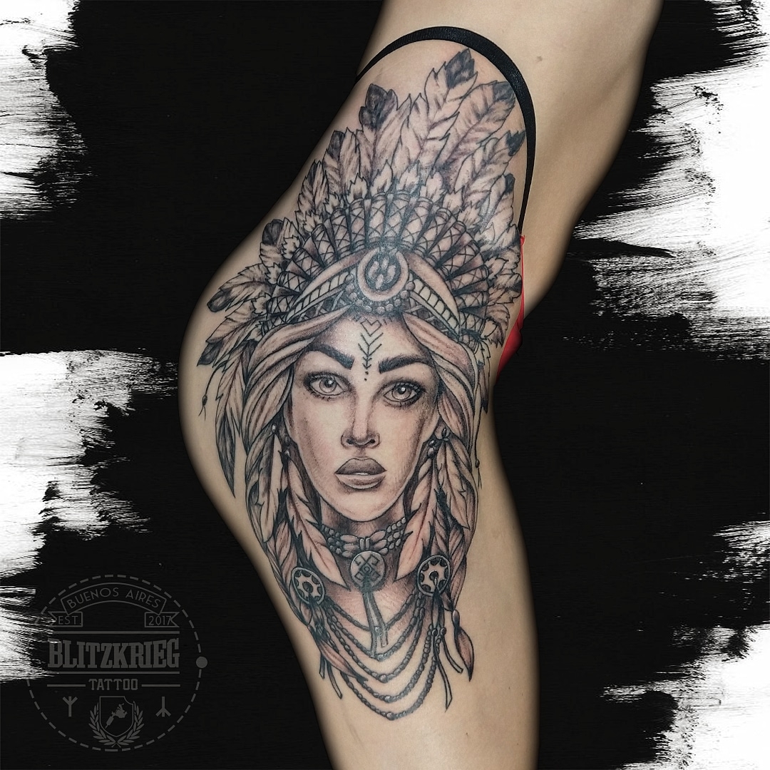 Tatuaje de polilla en Blitzkrieg Tattoo
